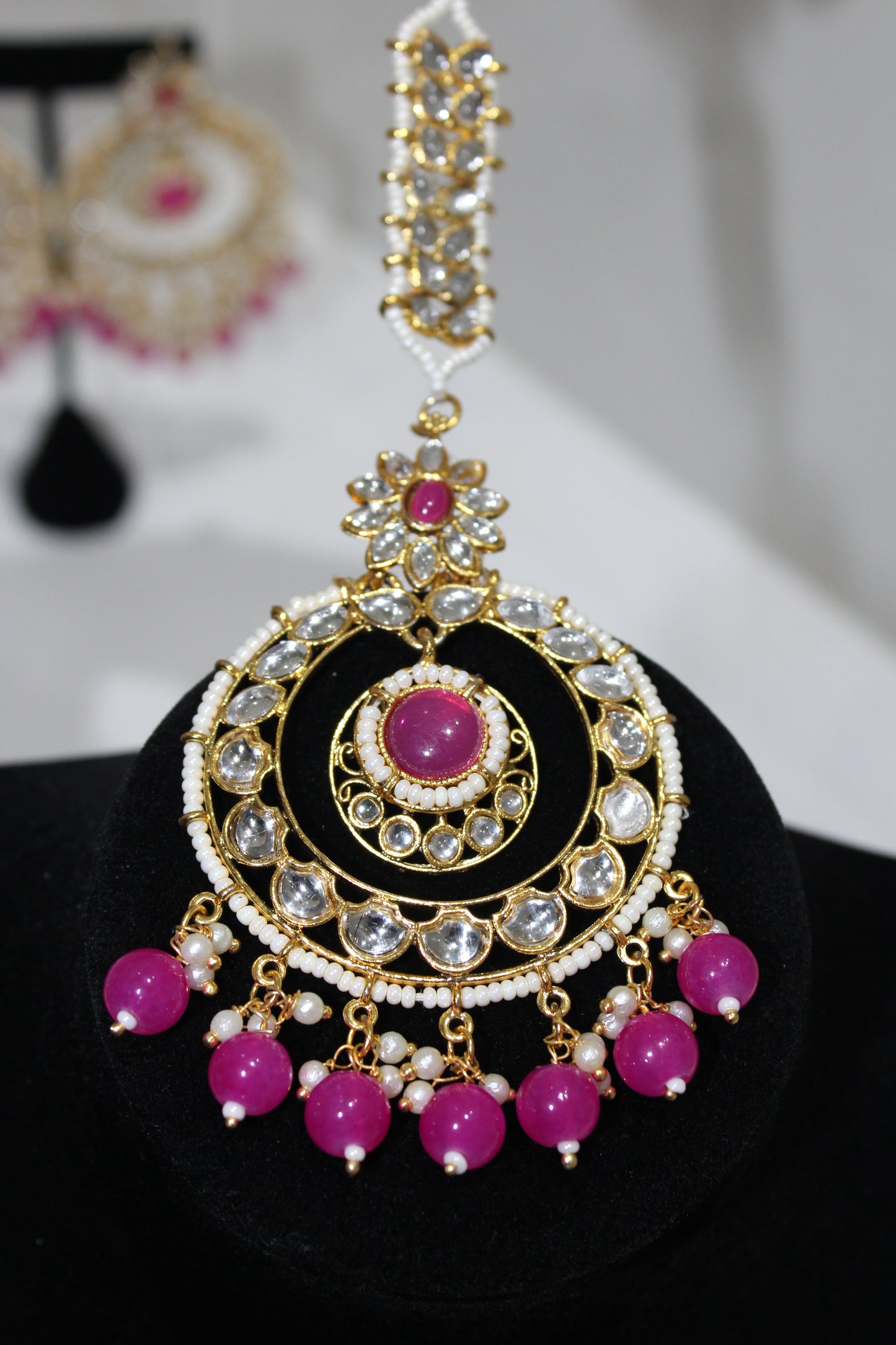 Luminous Aura Tikka Set - Magenta
