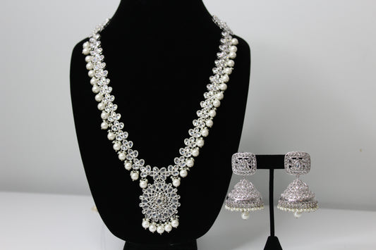 Sleek Silver Necklace Set